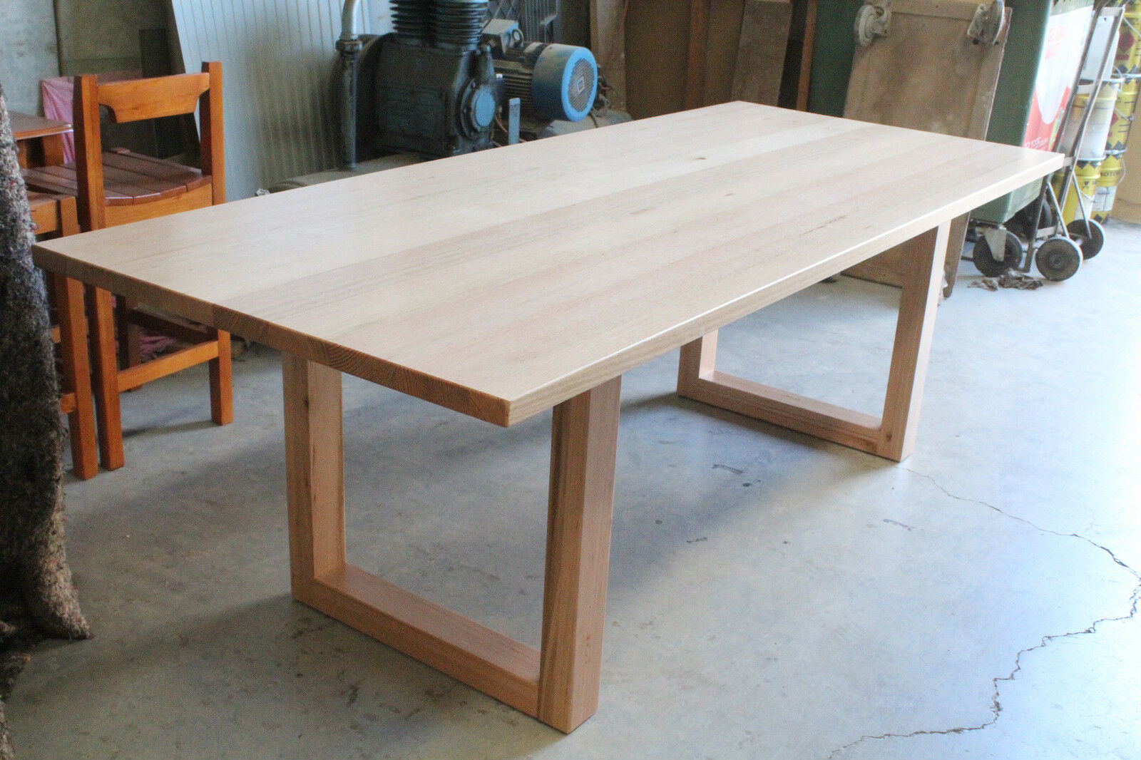 tassie oak table