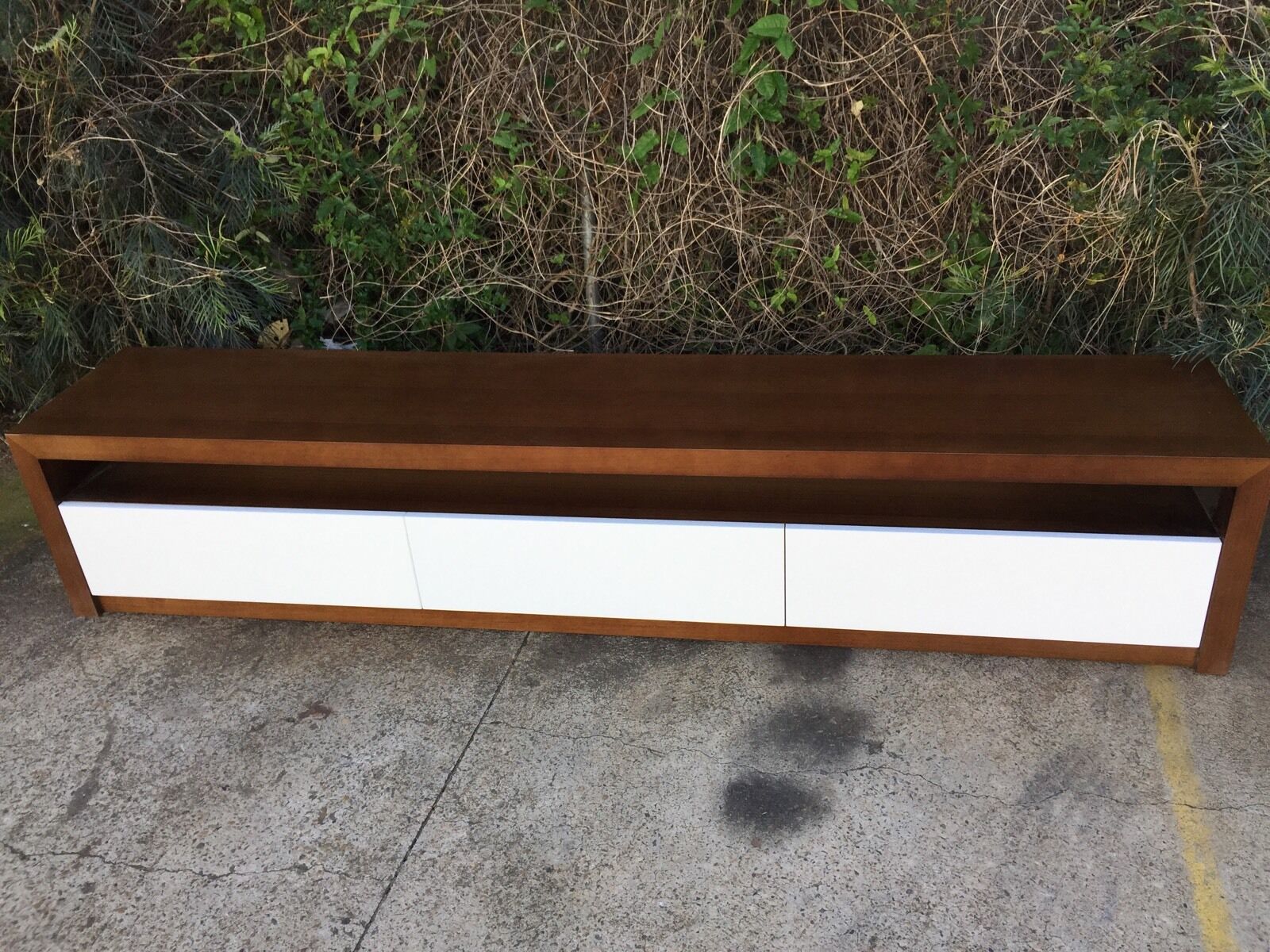 Factory direct Tassie Oak Hardwood Timber Byron+ Tv Unit Polyurethane Drawers - Image 3