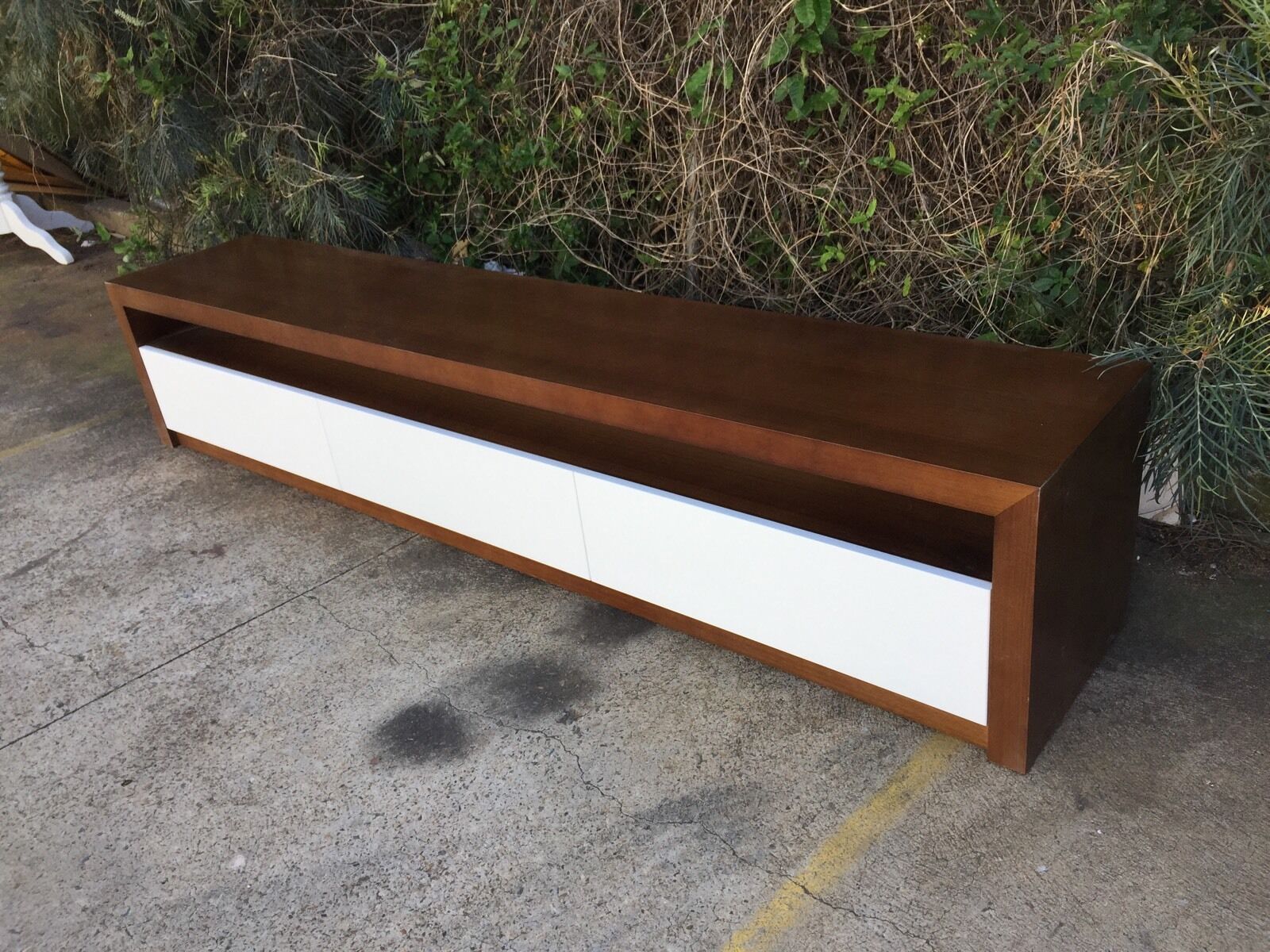 Factory direct Tassie Oak Hardwood Timber Byron+ Tv Unit Polyurethane Drawers - Image 4