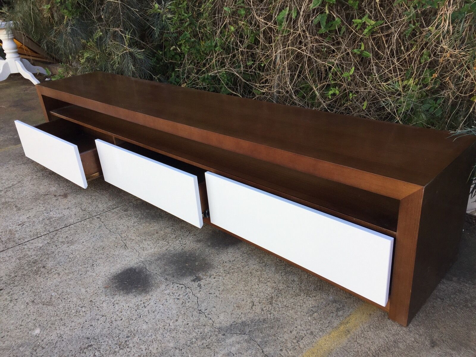 Factory direct Tassie Oak Hardwood Timber Byron+ Tv Unit Polyurethane Drawers - Image 5